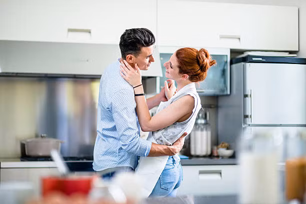 Đòi hỏi 4 lần một đêm, vợ khiến chồng chảy máu phải cấp cứu Doi hoi 4 lan mot dem, vo khien chong chay mau phai cap cuu