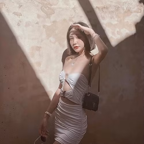 Các fan hâm mộ của Tưởng Hinh cũng ủng hộ ý kiến trên và cho rằng hot girl nên sớm điều chỉnh định hướng cá nhân.