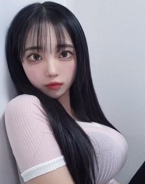 Họ ủng hộ hot girl Hàn Quốc phát triển theo hướng này và hi vọng cô nàng sẽ ngày một tiến xa hơn nữa.