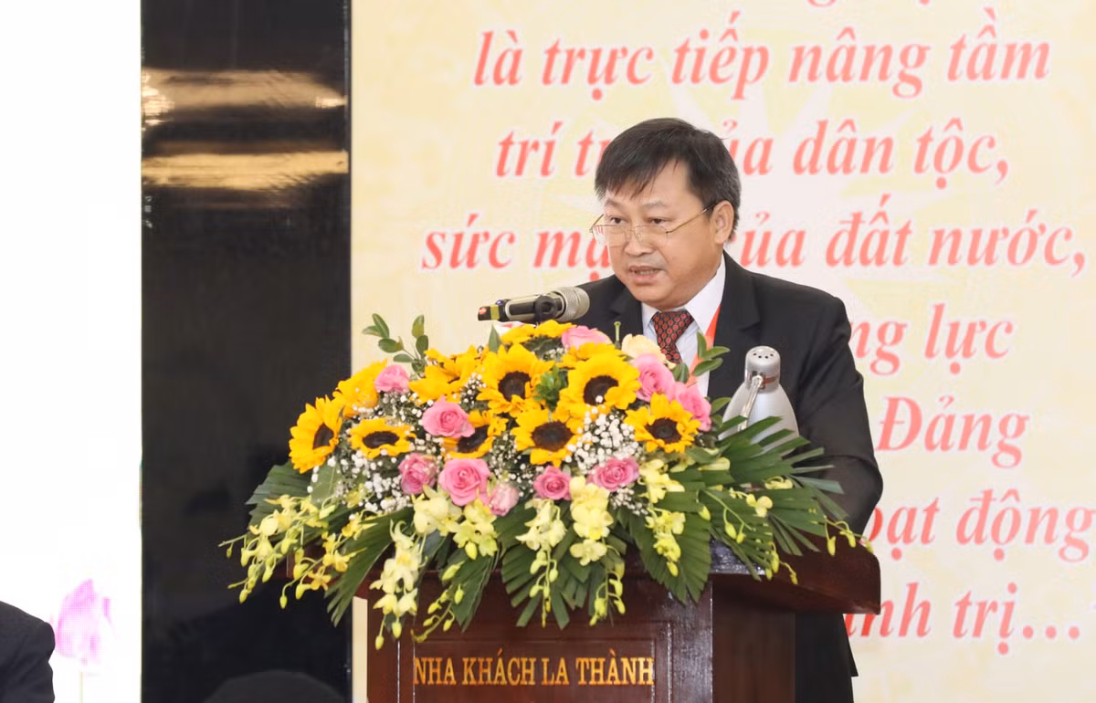 “Doi ngu tri thuc TP Ho Chi Minh dong gop de TP tro thanh trung tam lon cua dat nuoc“