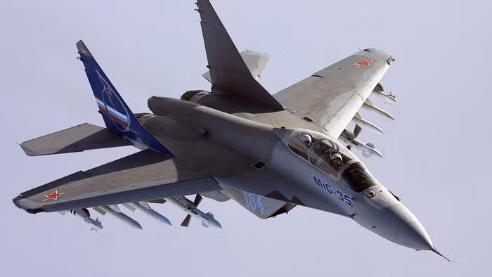 Lý do chính là bởi độ tin cậy của MiG-35 chưa cao, nếu xảy ra sự cố đối với nó tại chiến trường, ví dụ như bị bắn hạ sẽ là cú đánh quyết định vào khả năng tồn tại của chiếc tiêm kích.