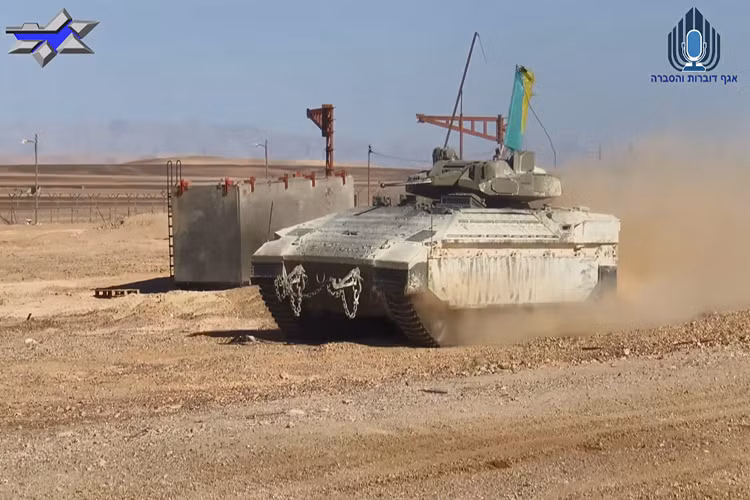 Hiện tại biến thể Namer IFV đang được Quân đội Israel hoàn tất quá trình phát triển và thử nghiệm trên thực địa, trước khi họ cho ra một nguyên mẫu hoàn chỉnh. Dự kiến Isreal sẽ sớm đưa vào trang bị Namer IFV trong thời gian sắp tới. Nguồn ảnh: Bộ Quốc phòng Israel.