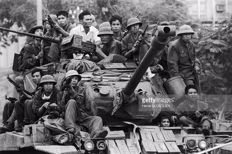 Sau năm 1975, Quân đội ta thu giữ được số lượng khá nhiều xe tăng hạng nhẹ M41 từ quân đội Sài Gòn và số xe tăng này cũng như nhiều loại khí tài quân sự khác tiếp tục được ta sử dụng trong Chiến tranh Biên giới Tây Nam. Và sau khi chiến tranh kết thúc số lượng M41 còn trong biên chế quân đội ta cũng không còn nhiều. Nguồn ảnh: Getty Images.