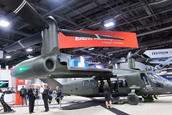  V-280 phiên bản tấn công có thể mang theo vũ khí tấn công chính xác lắp trên các giá treo trong thân và ụ súng máy có thể điều khiển linh hoạt. Nguồn ảnh: Armytimes.