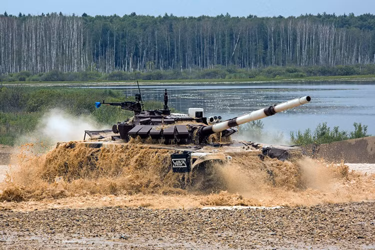 Với màn trình diễn tuyệt vời của mình tại Tank Biathlon 2017, xe tăng T-72B3 vẫn thể hiện mình là mẫu xe tăng tốt nhất tại cuộc thi này thậm chí giờ đây nó còn có cả một biến thể nâng cấp mới T-72B3M (2017), và là điểm sáng của Tank Biathlon năm nay thậm chí lu mờ cả những cái tên mới như Type 96B của Trung Quốc hay T-90S Bhishma Ấn Độ. Nguồn ảnh: Defence.Ru.