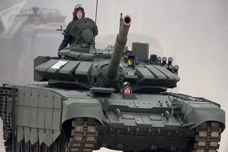 Theo đó xe tăng T-72B3M, là giải pháp hoàn hảo mà UVZ cung cấp cho Quân đội Nga nhằm hiện đại hóa lực lượng xe tăng chiến đấu chủ lực hiện tại thay vì tiếp tục đốt tiền cho các dự án xe tăng mới. Nhìn chung T-72B3M không hoàn toàn diện nhưng nó vẫn hữu dụng trong tương lai gần. Nguồn ảnh: Sputnik.