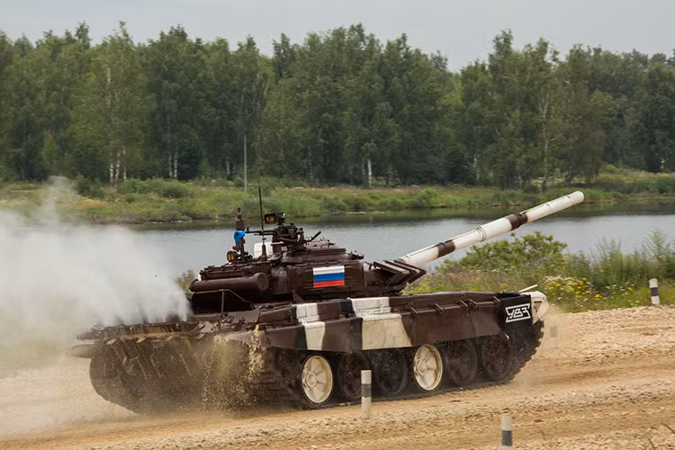 Thành tích thi đấu của đội tuyển Nga với biến thể T-72B3 cải tiến tại Tank Biathlon vẫn dẫn đầu bảng xếp hạng cho tới thời điểm hiện tại, khi họ đang đẩy giới hạn hoạt động của T-72B3 đến hết công suất nhằm kiểm tra khả năng hoạt động của biến thể xe tăng sẽ là xương sống của Quân đội Nga trong tương lai gần. Nguồn ảnh: patriotp.ru.