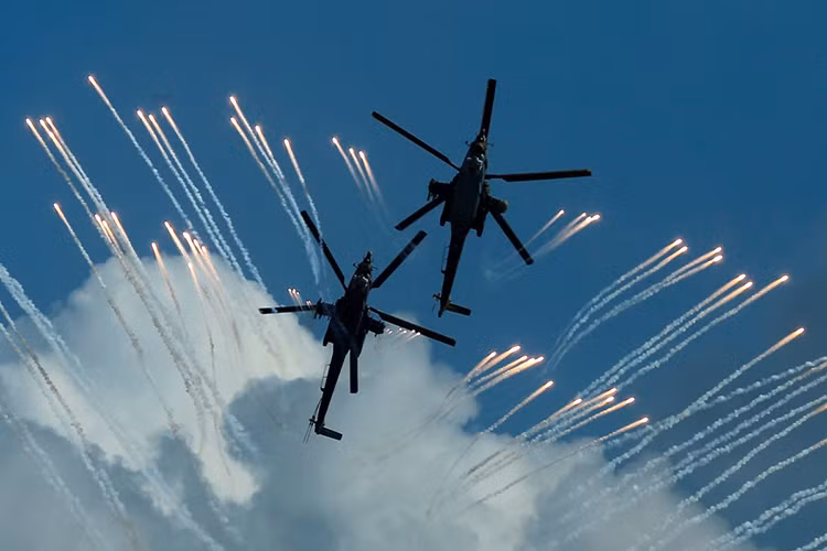 Về cơ bản một biến thể huấn luyện bay dành riêng cho Mi-28N như Mi-28UB là thực sự cần thiết trong quá trình huấn luyện phi công mới của Không quân Nga, nó giúp giảm thiểu rủi ro trong quá trình giảng dạy cũng như cho phép học viên tiếp cận trực tiếp với khí tài nhiều hơn từ đó nâng cao khả năng vận hành và khai thác. Nguồn ảnh: uploads.ru.