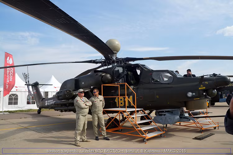 Một nâng cấp đáng kể nữa của Mi-28N là việc đỉnh trục cánh quạt chính được trang bị radar sóng mm có tính năng tương đương loại radar trên dòng trực thăng tấn công AH-64D của Mỹ. Nguồn ảnh: bastion-karpenko.