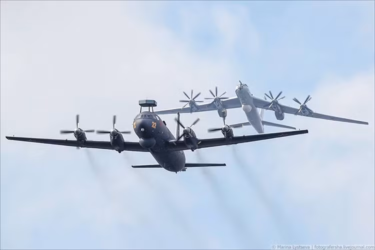 Một góc ảnh khác của TU-142M và IL-38N. Nguồn ảnh: Bộ Quốc phòng Nga.