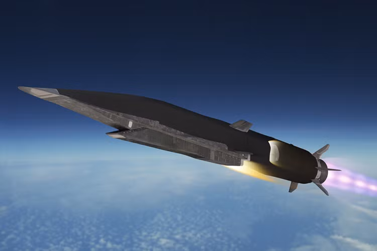 Ngay trong giai đoạn mô hình thiết kế ban đầu của BrahMos 2 xuất hiện, đã có nhiều đánh giá cho rằng mẫu tên lửa hành sẽ có tầm bắn khoảng 290km tương tự như BrahMos, tuy nhiên với thiết kế khí động học đặc biệt của mình BrahMos 2 sẽ có tốc độ hành trình lên đến Mach 7 đồng nghĩa với việc nó không thể bị đánh chặn bởi các loại vũ khí thông thường. Nguồn ảnh: WordPress.com.