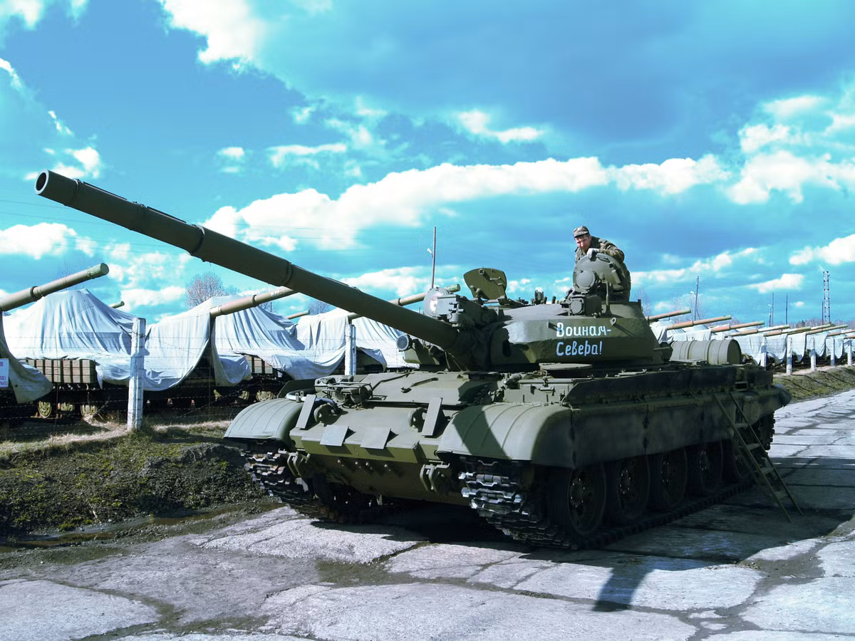 Hiện tại vẫn chưa rõ số lượng T-62M Nga chuyển giao Syria là bao nhiêu nhưng chắc chắn con số này không hề nhỏ với mật độ phân bố của dòng xe tăng này trên khắp các chiến trường của Syria hiện tại. Được biết tính đến năm 2016, Nga có khoảng 2.500 chiếc T-62 nằm trong các kho dự trữ với nhiều biến thể khác nhau trong đó có T-62M. Nguồn ảnh: norilsk-city.ru.