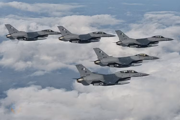 Nhìn chung Không quân Pakistan trong giai đoạn đã gần như thoát ly khỏi người Mỹ thay vào là Trung Quốc về cả mặt trang bị lẫn xây dựng lực lượng, điều này cho thấy ít nhiều mối quan hệ Pakistan – Trung Quốc trong thời gian gần đây. Và trong tương lai họ sẽ còn phụ thuộc rất nhiều vào Bắc Kinh. Nguồn ảnh: Nellis Air Force Base.