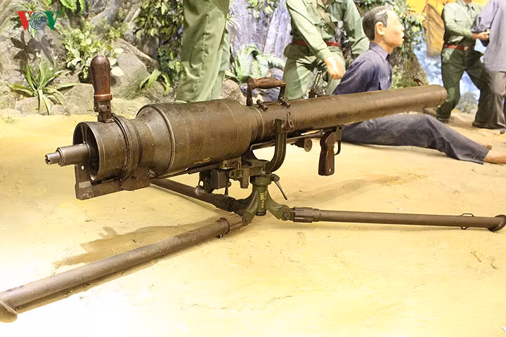 An ninh Việt Nam thu giữ khẩu pháo không giật này trong chiến dịch phản gián CM-12 (từ năm 1981-1988) trấn áp tổ chức phản động “Mặt trận thống nhất các lực lượng yêu nước giải phóng Việt Nam”. Nguồn ảnh: VOV.