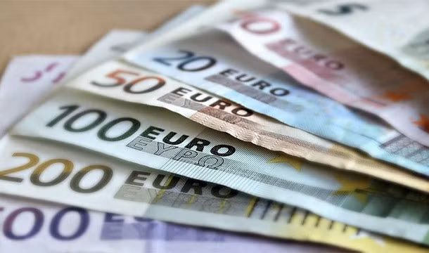 Tại Paris, tài xế xe taxi phải trả gần 200.000 Euro (khoảng 4,8 tỷ đồng) cho giấy phép lái xe.