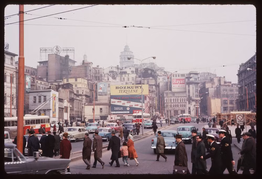Cuộc sống náo nhiệt ở thành phố Istanbul những năm 1960.
