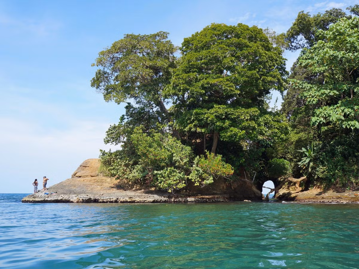 Bờ biển Caribbean, Costarica là một "thiên đường" với đủ các món ăn ngon, các căn bungalow tuyệt đẹp, bãi tắm cuốn hút, xem rùa làm tổ... có giá cả phải chăng.