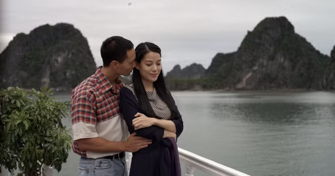 Mới đây nhất, câu chuyện phim giả tình thật của Trương Ngọc Ánh và bạn diễn kém tuổi trong "Hương ga" làm tốn nhiều bút mực truyền thông.
