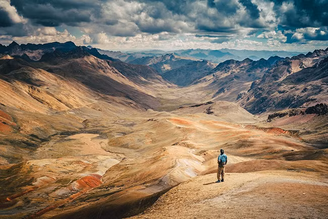 Peru: Những thắng cảnh nổi bật và phong phú của Peru như ngọn núi cầu vồng, Đường mòn Inca, những cánh rừng mưa, những đỉnh núi phủ tuyết và sa mạc...đã khiến Peru trở thành một trong những điểm đến không thể thiếu của những du khách đam mê du lịch .