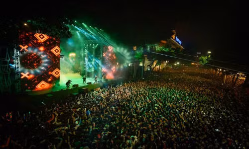 Biển người tham gia Lễ hội Countdown chào đón năm mới 2016 tại hồ Hoàn Kiếm do Heineken tổ chức.