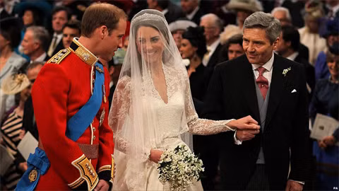 Ngày 29/4/2011, "đám cưới thế kỷ" của Hoàng tử William và Công nương Kate Middleton được tổ chức long trọng, đậm màu cổ tích.