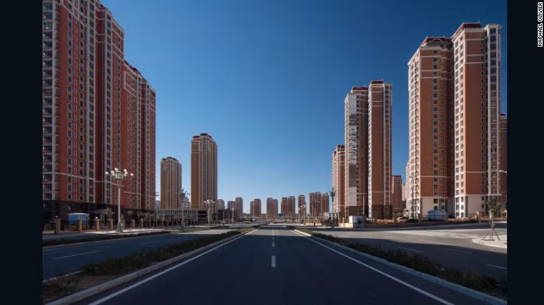 Thành phố Ordos rộng lớn và hiện đại thiếu bóng dáng con người.