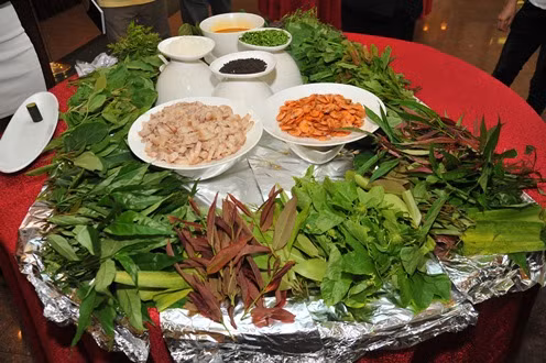 Món gỏi đặc sản lá Kon Tum: Món này là một đặc sản của núi rừng Tây Nguyên.