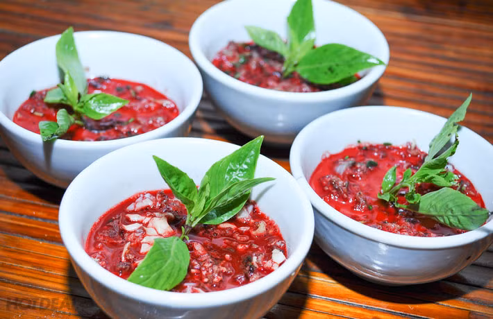 Tiết canh của Việt Nam: Là món ăn đầu tiên không thể bỏ qua trong danh sách những món ăn từ tiết động vật kinh dị nhất thế giới. Ảnh: Biển đảo 24h.