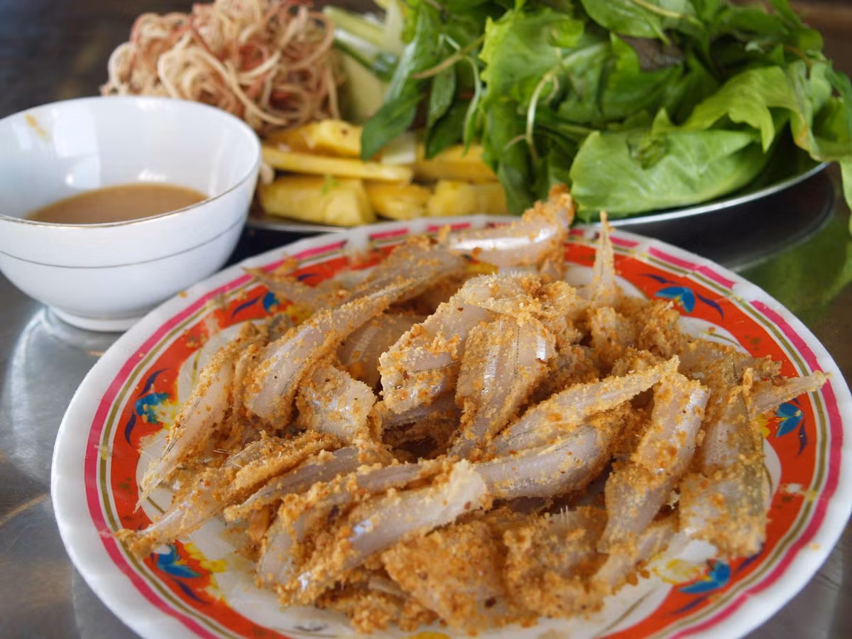 Bà Rịa Vũng Tàu nổi tiếng với gỏi cá mai có sẵn ở vùng biển này.
