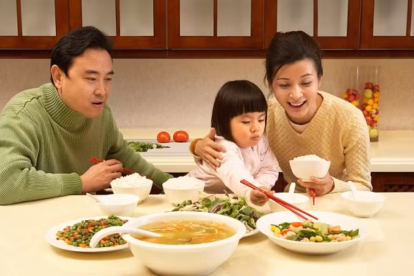  Món ngon đơn giản từ súp lơ là cứu cánh cho các bà mẹ có bé lười ăn rau. Bằng cách lựa chọn nhiều nguyên liệu khác nhau, đây là món ngon cho bé có thể cung cấp đầy đủ các loại chất dinh dưỡng cần thiết.