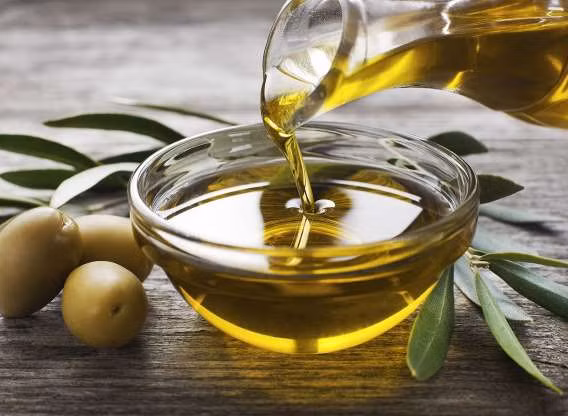 Dầu ô liu có chứa axit oleic, chất có tác dụng kháng viêm tốt. Dầu ô liu không có phốt pho, vốn có hại cho thận.