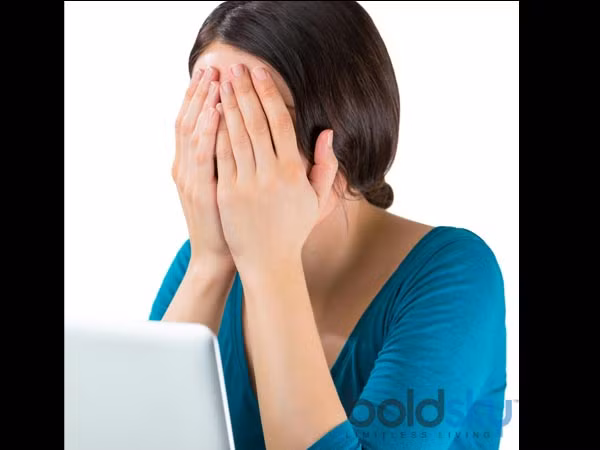 Ngoài ra, bạn nên sử dụng thêm kính chống ánh sáng xanh để giúp ngăn mỏi mắt, mờ mắt, lóa mắt và đau đầu.