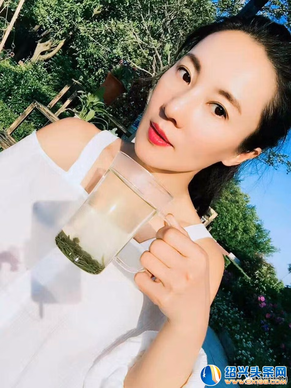 Sau khi tham gia một chương trình truyền hình Hoa ngữ, bà mẹ nhanh chóng trở thành hiện tượng mạng.
