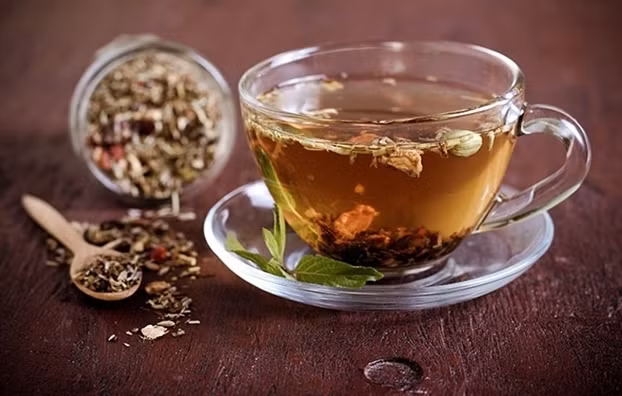 Ngoài ra, một số loại trà thảo mộc có tác dụng kháng khuẩn, giúp cơ thể giải phóng nhiều độc tố. Do đó mùi hương cơ thể kéo theo đó sẽ trở nên “thơm tho” hơn. Ảnh: cooky