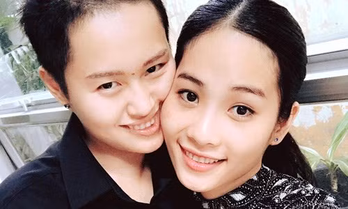 Lệ Nam cho hay, vì giới tính của mình, cô từng nghĩ đến cái chết nhưng nhờ sự an ủi của Bảo Thy cô mới vơi đi nỗi buồn. Cô tự nhủ với lòng mình, phải sống và sống thật tốt để chứng minh cho mọi người thấy, đồng tính không phải là tội lỗi, mà cần phải thông cảm, thấu hiểu, và chia sẻ. (Ảnh: FBNV)