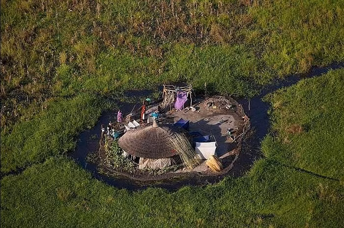 Những ngôi nhà ở một khu vực xa xôi thuộc đầm lầy Sudd (Nam Sudan).