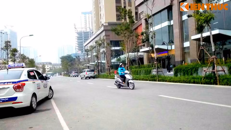 Cũng theo như bản vẽ quy hoạch và mô hình này thể hiện rõ, cư dân sống tại căn hộ sẽ đi theo lối đường Nguyễn Chánh. Điều này để đảm bảo cho việc đi lại cũng như đưa đón học sinh và giảm tải áp lực giao thông ở phía mặt đường Trung Kính.