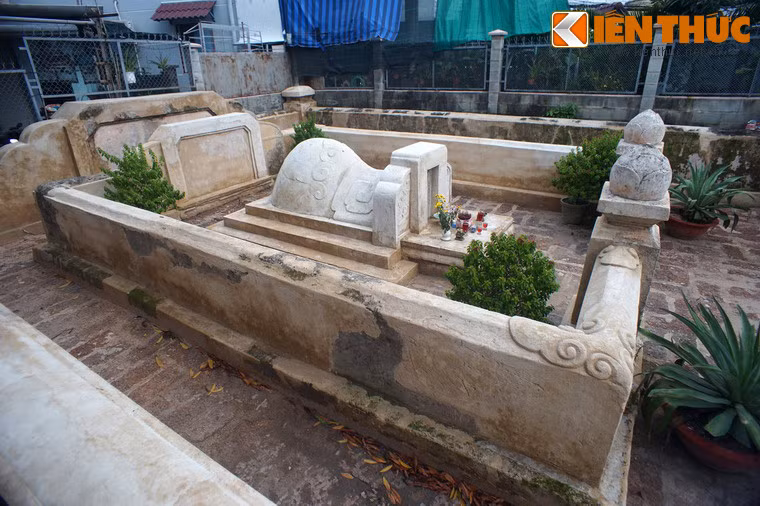Nấm mộ có hình Ngưu miên (Trâu ngủ), dạng mộ dành cho những người thuộc giới quyền quý. Các trụ cổng mộ có hình búp sen, biểu tượng cho sự thanh cao và niềm tin vào giáo lý nhà Phật.