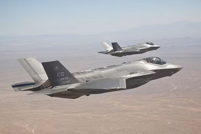 Mục tiêu bị oanh kích được xác định là là kho đạn dược ở Iraq thuộc Lực lượng huy động nhân dân (PMF) gồm hầu hết các nhóm Hồi giáo Shia và đã khiến 2 chỉ huy thiệt mạng.