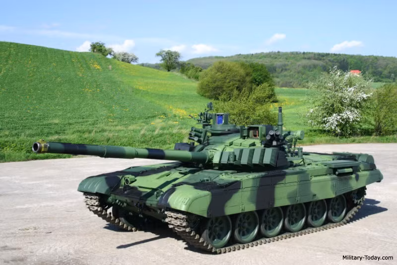 T-72M4 có trọng lượng 48 tấn, dài 9,8m, rộng 3,76m, cao 2,18m. So với T-72M1, nó nặng hơn khoảng 7 tấn chủ yếu là do lắp thêm gói giáp tăng cường khả năng bảo vệ trước vũ khí chống tăng thế hệ mới.