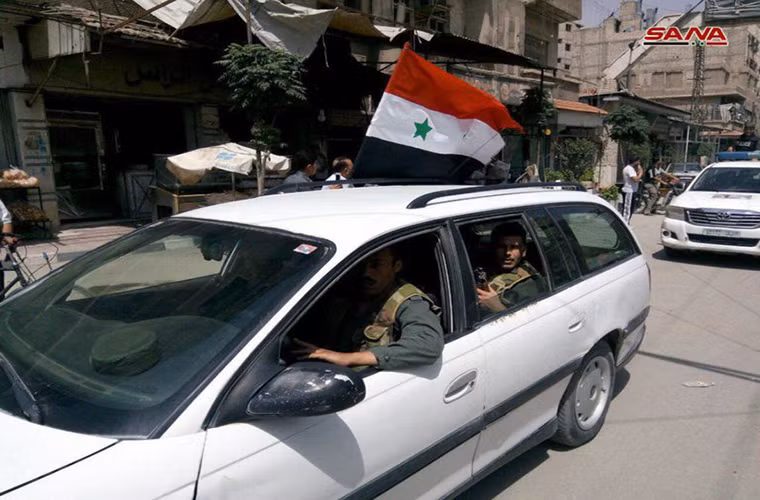 Theo các nhà quan sát địa phương, Quân đội Syria và đồng minh sẽ tái chiếm những căn cứ cuối cùng của nhóm IS ở khu vực phía bắc al-Hajar al-Aswad trong vài ngày tới. Ảnh: SANA.