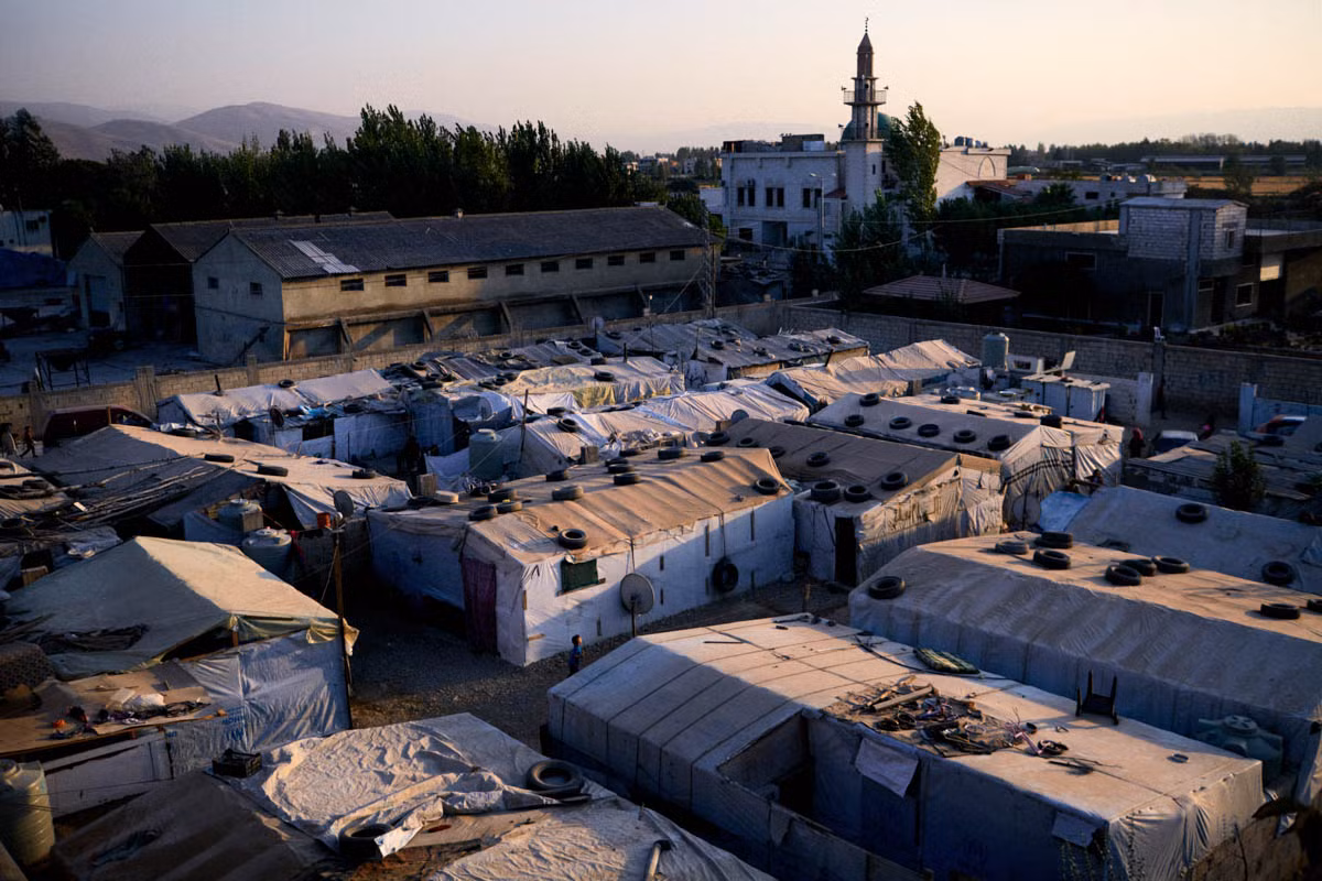 Theo Al Jazeera, khoảng 1,5 triệu người tị nạn Syria đang sống trong những khu trại tị nạn tạm bợ khắp đất nước Lebanon và cuộc sống của họ đối mặt với nhiều khó khăn. (Nguồn ảnh: Al Jazeera)