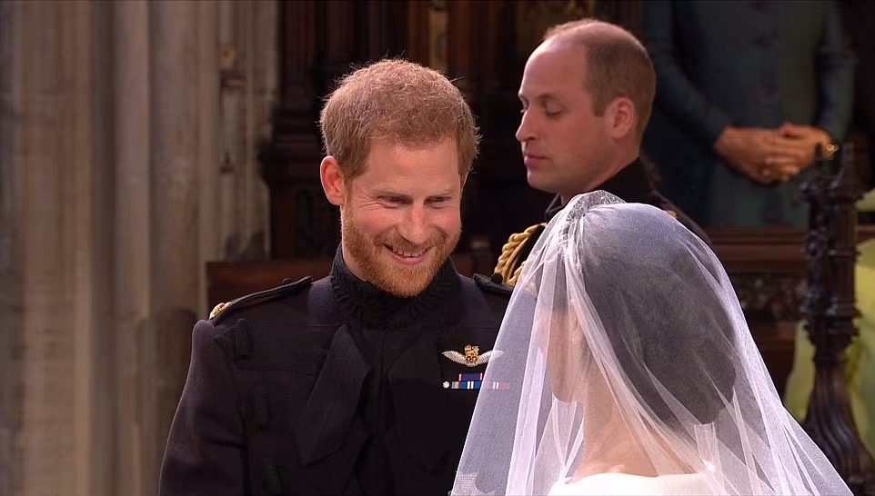 "Em rất đẹp" là câu đầu tiên Hoàng tử Harry dành cho cô dâu Meghan khi trông thấy cô tiến vào lễ đường.