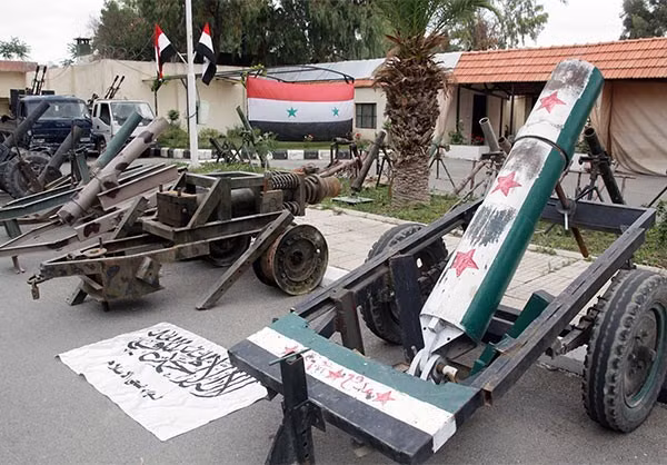 Theo hãng Fars (Iran), Quân đội Syria gần đây đã phát hiện và tịch thu số lượng lớn vũ khí của nhóm khủng bố tại các khu Yalda, Bebeila và Beit Saham mới giải phóng ở Nam Damascus. Ảnh: FNA.