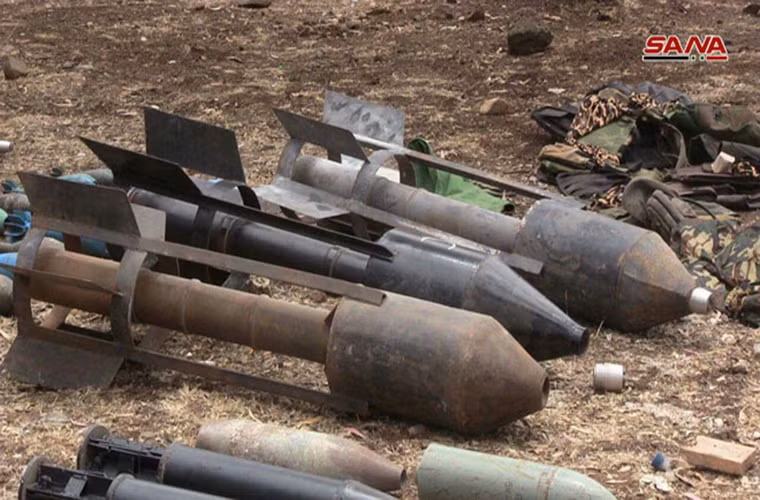 Số trang thiết bị quân sự, vũ khí này được binh sĩ Syria “trưng bày” tại một địa điểm ở Bắc Homs.