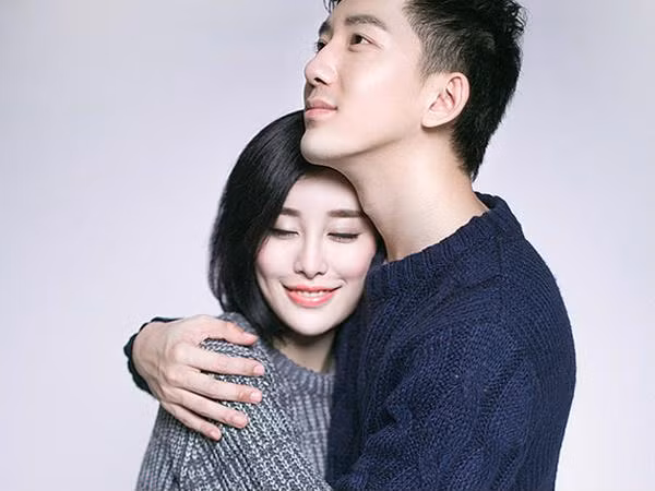 Người phụ nữ thường có đức tính hy sinh. Vì thế dù khi yêu hay khi đã làm vợ, họ thường sẵn sàng làm mọi việc miễn là đối phương được vui - Ảnh Internet. Người phụ nữ thường có đức tính hy sinh. Vì thế dù khi yêu hay khi đã làm vợ, họ thường sẵn sàng làm mọi việc miễn là đối phương được vui - Ảnh Internet.