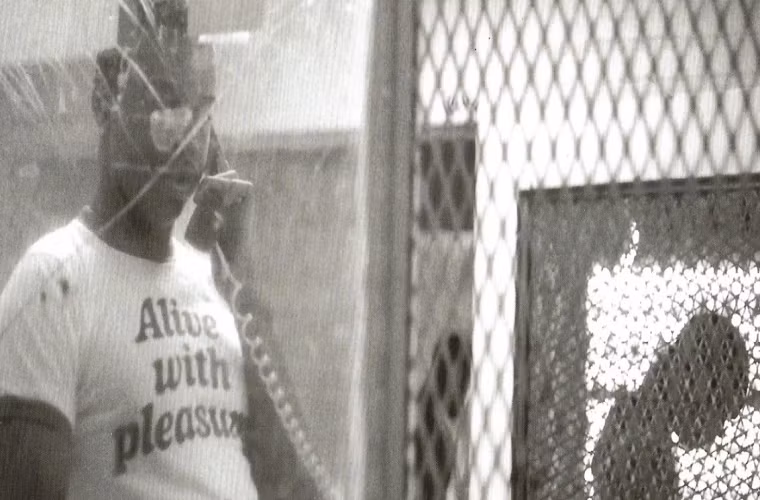 Một số tù nhân trong nhà tù Rikers Island năm 1985. Ảnh: WP.