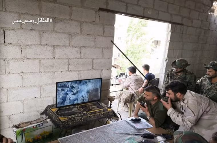 Hôm 3/5, các lực lượng Syria đã phá vỡ các tuyến phòng thủ của tổ chức khủng bố IS, chia những căn cứ mà nhóm khủng bố này chiếm đóng ở Nam Damascus thành hai khu vực riêng biệt và áp sát khu Hajar Aswad. Ảnh: AMN.