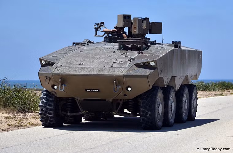Cùng với Namer, APC Eitan là một phần trong nỗ lực của IDF nhằm hiện đại hóa dàn xe bọc thép của quân đội nước này, giúp chúng không bị tổn hại trước các vũ khí chống tăng của kẻ địch cũng như gia tăng sức mạnh trên chiến trường. Ảnh: Military Today.
