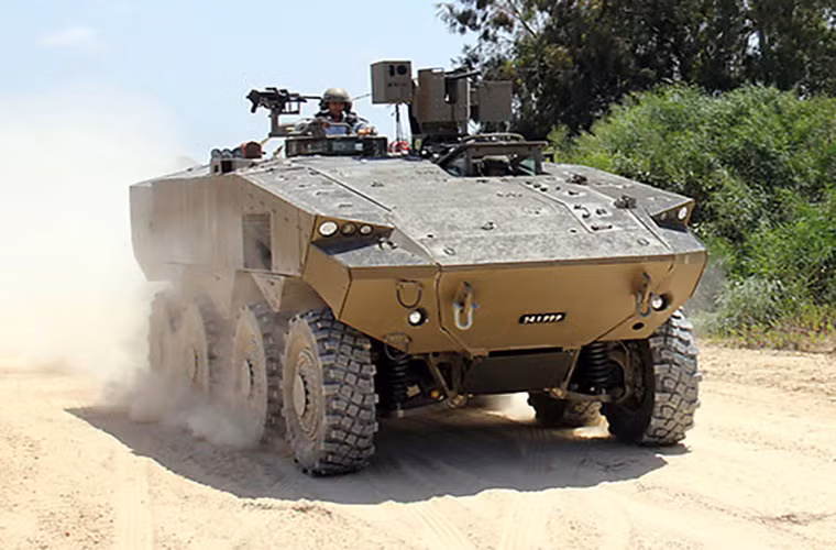 APC Eitan có thể di chuyển trên mọi địa hình và môi trường chiến đấu đa dạng. Ảnh: Thai Military.